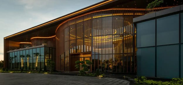 Inspired by nature’s fluidity, the striking façade showcases an interplay of architectural elements in various layers