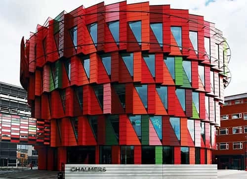 Kuggen, an office building in Sweden, makes use of green building technology on four different levels: adaptive ventilation, adaptive lighting, interactive heating and cooling systems, and effective daylighting
