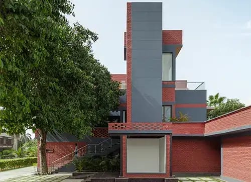 Brick façade of the Director’s Chambers at Mann School, Delhi