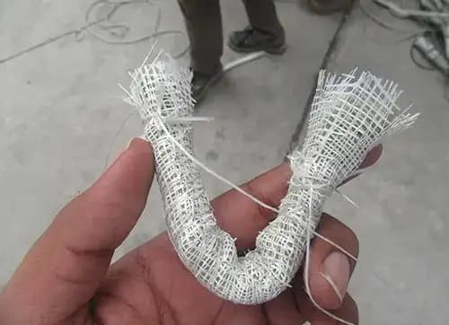 Picture 3: Contractors fill the panel joint gaps with fire rated backer rods for the mock-up of the tests