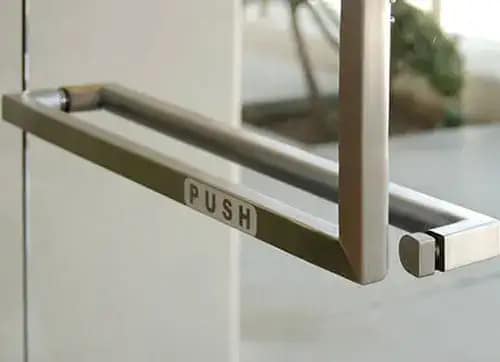 Exit device for full glass door