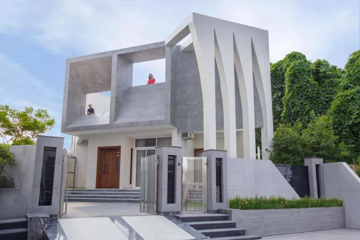 Parametric columns create a sense of rhythm and openness, blending structural innovation with modern elegance