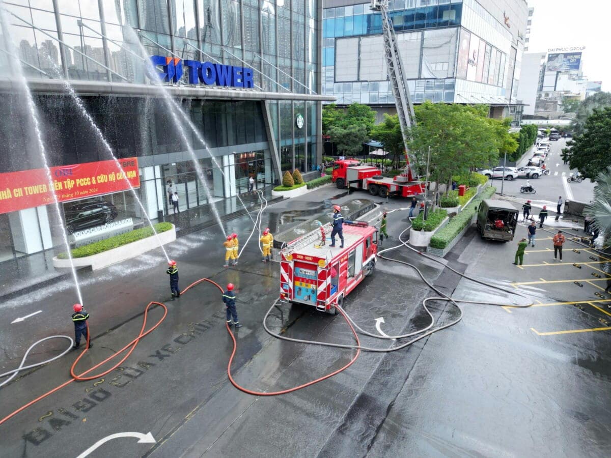 Detailed Illustration Of Corner Facade Treatment With Structural Glazing And Fire Safety Barriers, Demonstrating Modern Design Considerations For Enhanced Building Safety