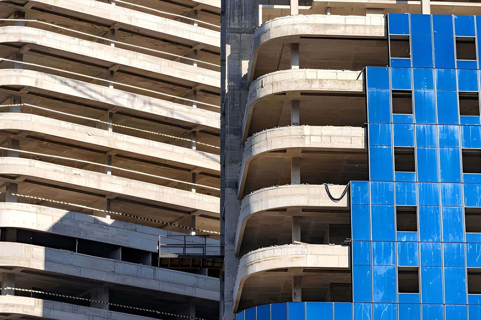 By incorporating double glass panels into building envelopes, architects and builders can create energy-efficient structures