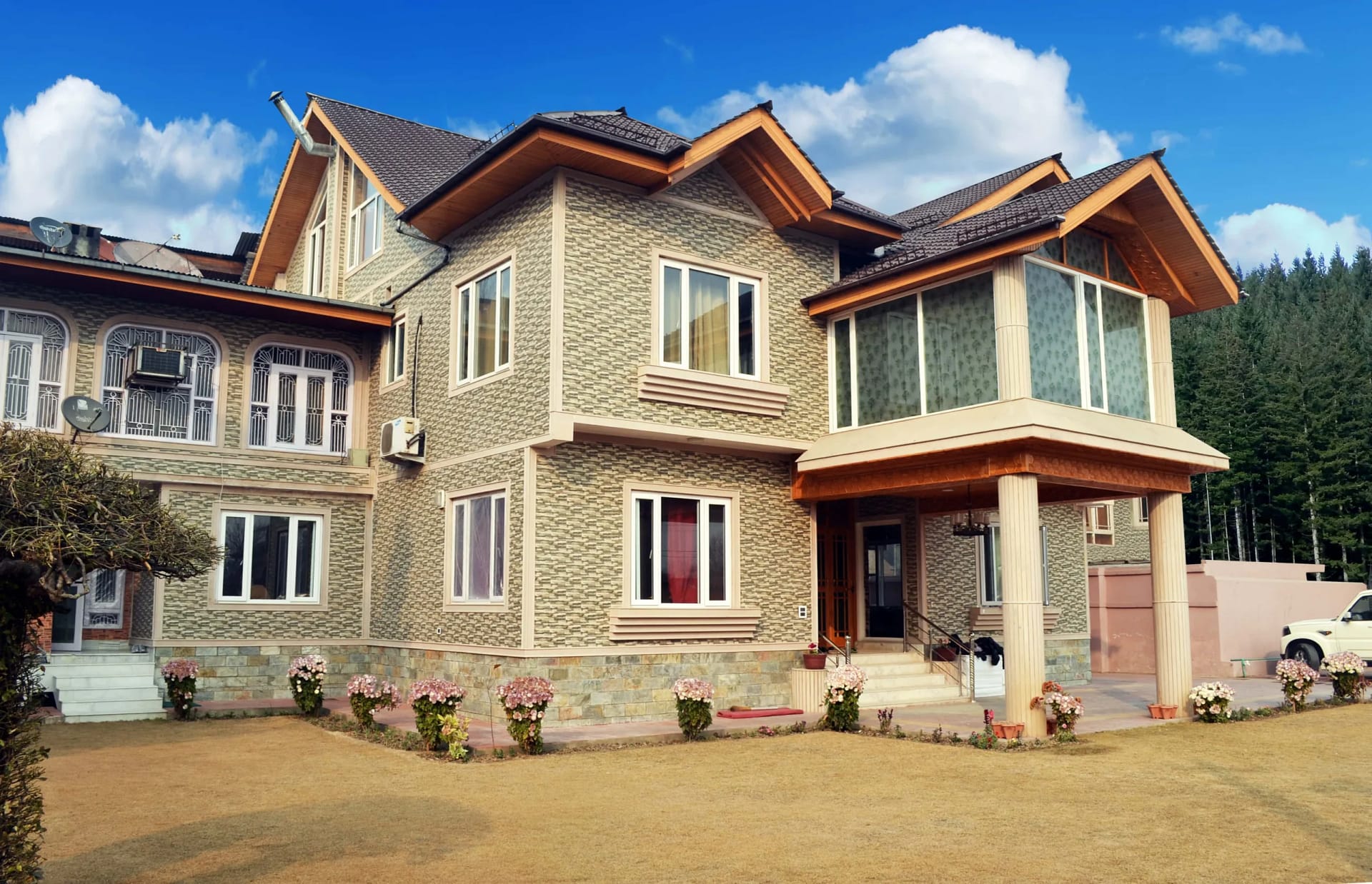 A house by Encraft (Haji mohd Shafi)